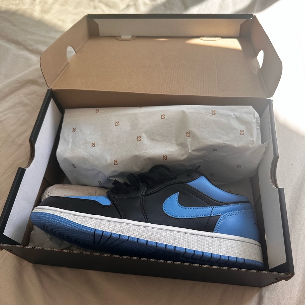 Men’s size 9 air Jordan 1 Low black/blue new in box